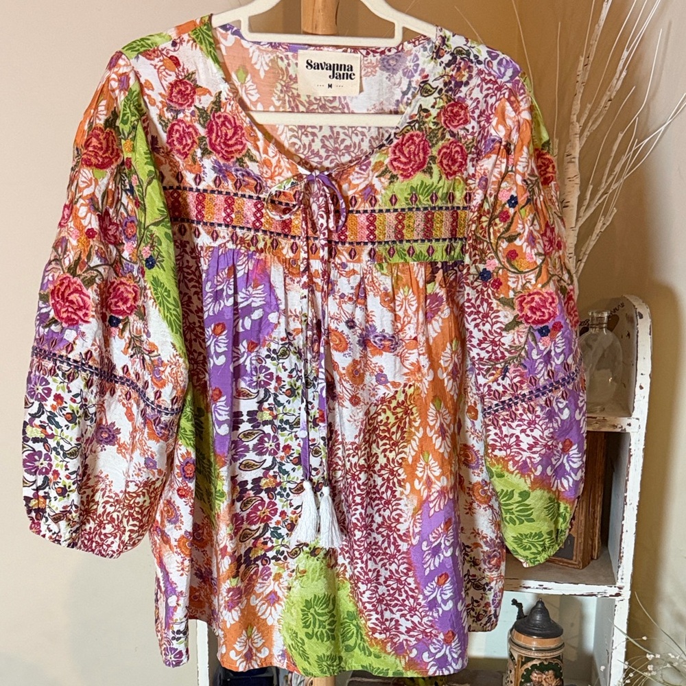 NWOT Savanna Jane M Beautiful Vibrant Embroidered Balloon Sleeve Tassel Tie